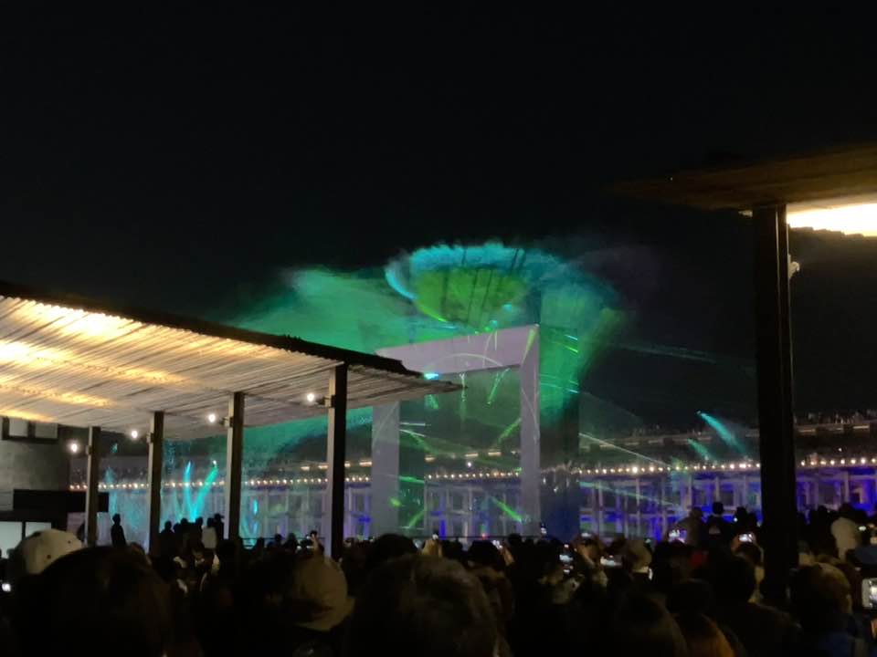 水と空気のスペクタクルショー 「アオと夜の虹のパレード」