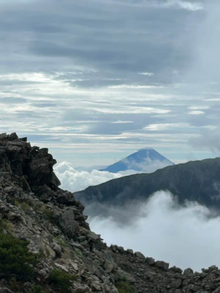 20250812-13 marco Queen of the Southern Alps Senjyogatake　仙丈ケ岳で富士山望む