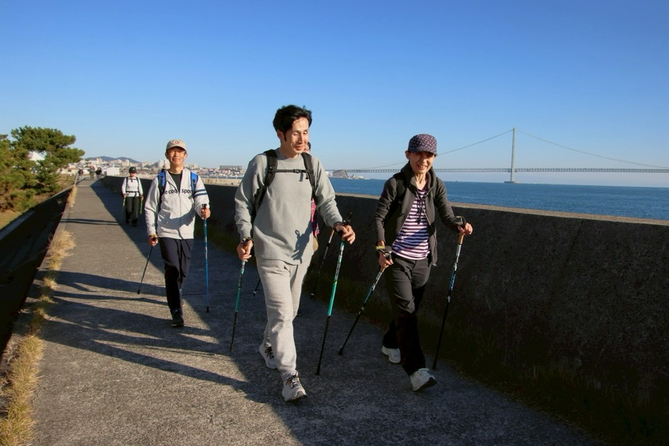 舞子の浜～大蔵海岸の浜辺で青春ノルディックウォーキング☆