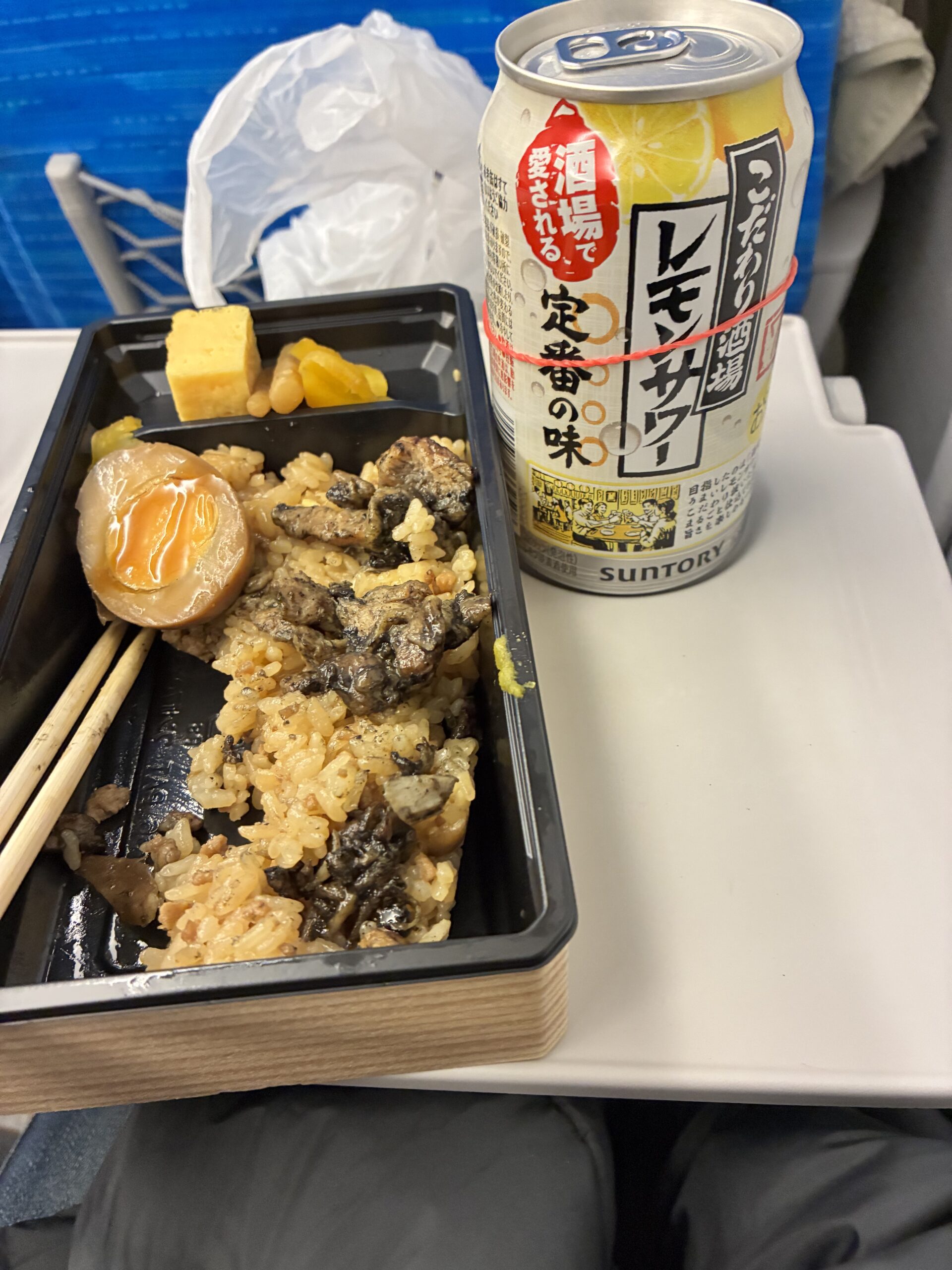 新幹線 駅弁とレモンサワー