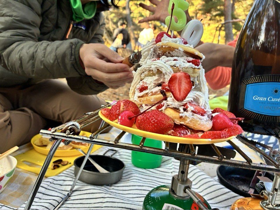 ＼2025紅葉スバラシイ／再度公園へ紅葉ノルディックウォーキングいってきました☆　バウルー パンケーキ HAPPY BIRTHDAY