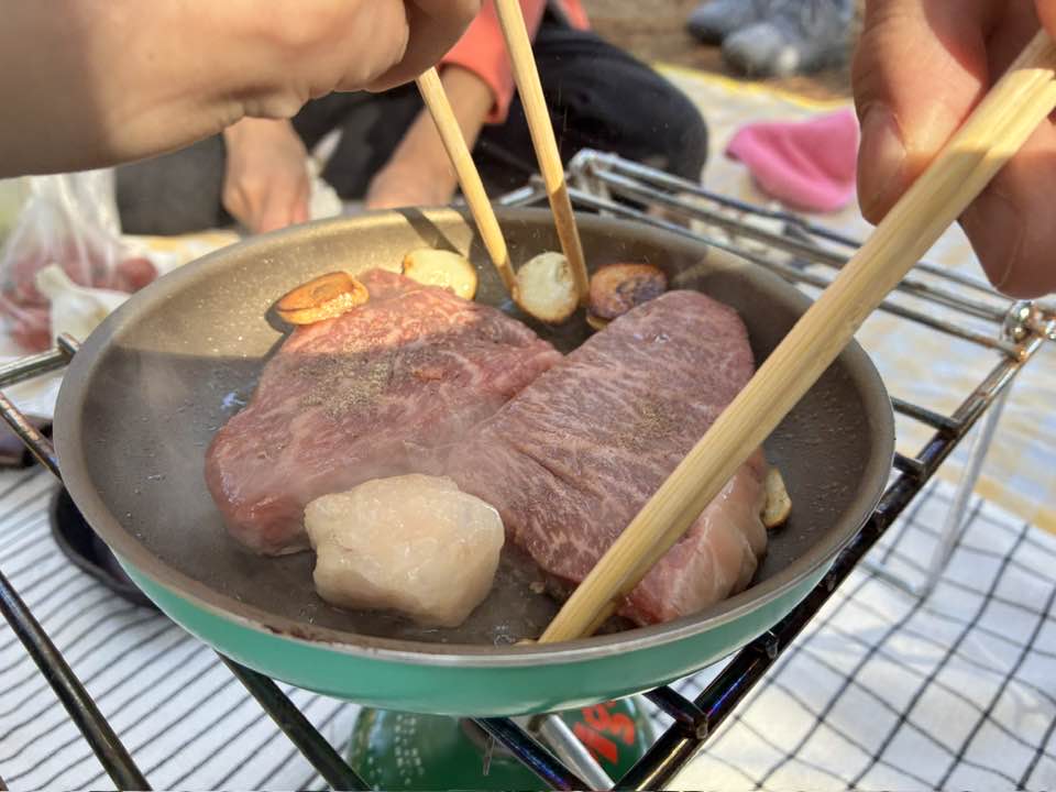 ＼2025紅葉スバラシイ／再度公園へ紅葉ノルディックウォーキングいってきました☆ ヤマメシ編 肉