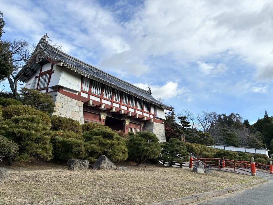 \まるこ愉快なお山の部/2026今年もお正月初詣&お山ノルディックハイキング行ってきました~ 伏見桃谷キャッスルランド