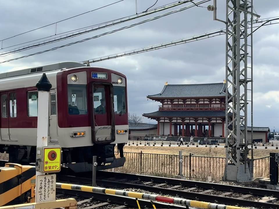 2026.5月は世界遺産 平城宮の公園でノルディックウォーキング&フイトラ(IR)真理さんの青空レッスン 近鉄電車