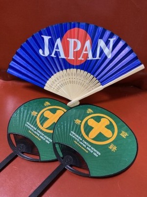 飛沫を飛ばしま扇子